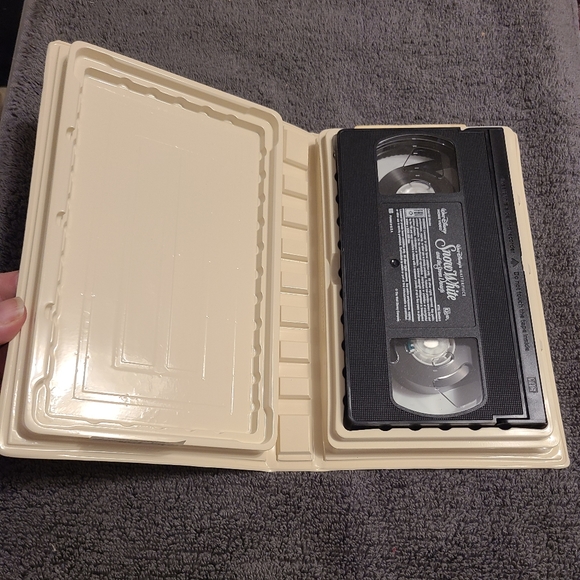 Disney Snow White and The Seven Dwarfs & 101 Dalmatians VHS - Picture 6 of 15